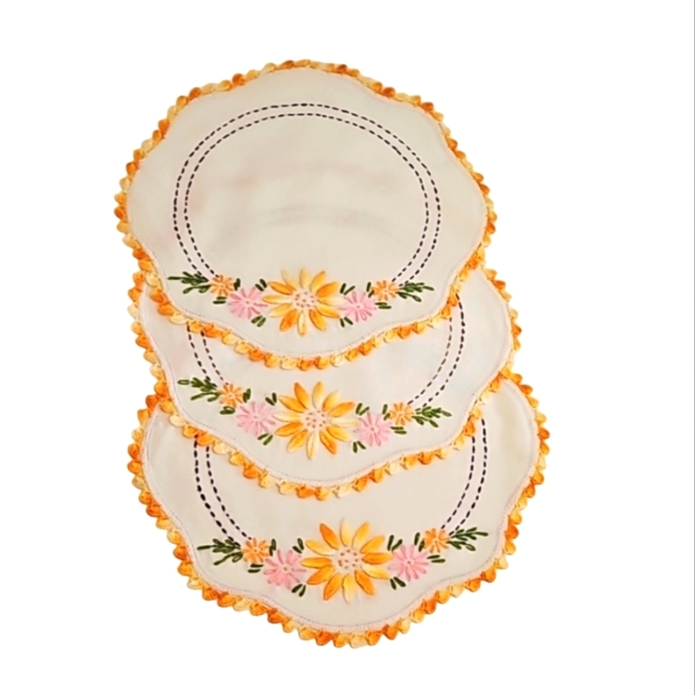 Hand Crafted Needlepoint Doily Circular Set-5 Botanical yellow floral farmhouse